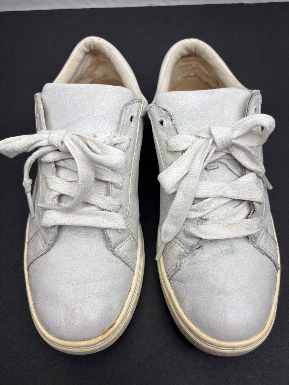 Ugg Women's White Leather Low-Top Sneakers, SZ 7, box 52